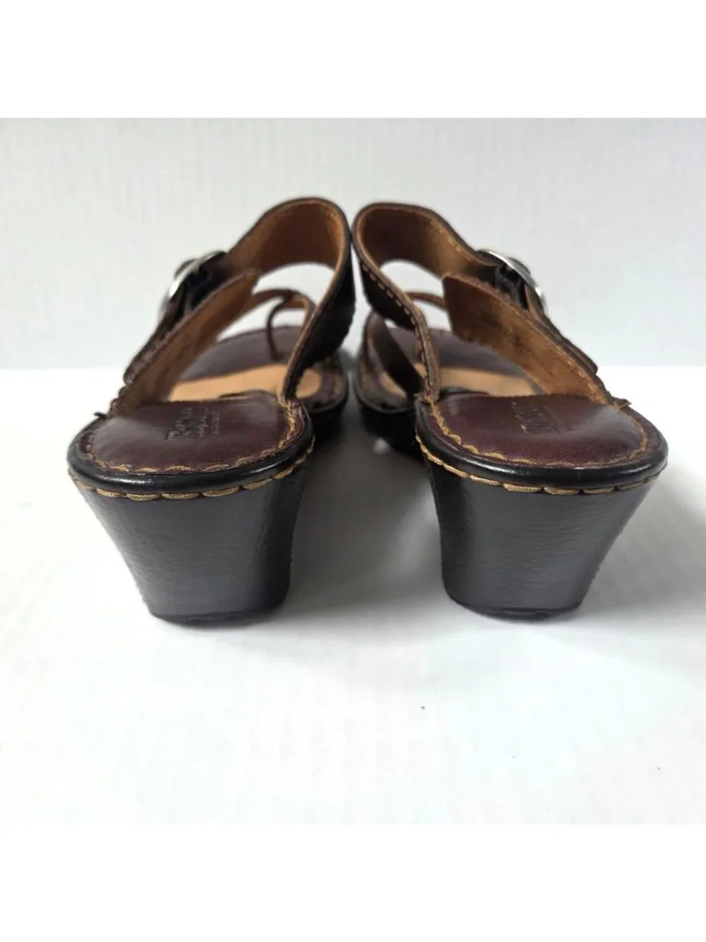 Born Sandals Womens 8 Brown Leather Toe Loop Buckle Wedge Comfort Boho Hippie